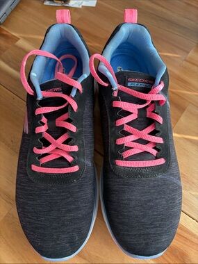 Skechers Women’s Black Athletic Sneakers with Pink Laces and Light Blue Lining